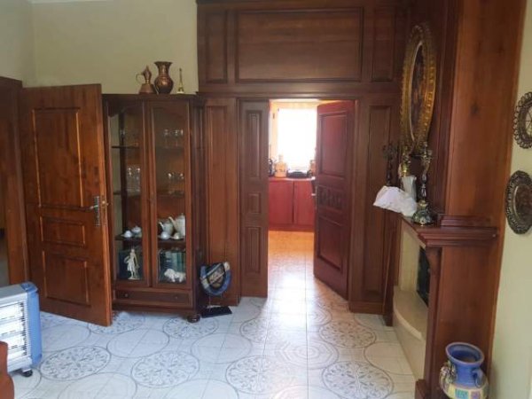 Elbasan, jepet me qera shtepi 110 m² 25.000 Leke