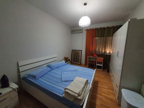Tirane, jepet me qera apartament 126 m² 600 Euro