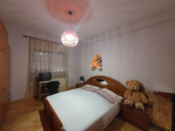 Tirane, jepet me qera apartament 126 m² 600 Euro