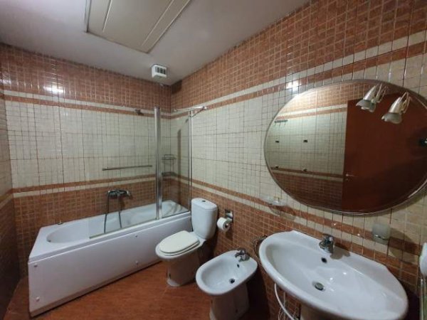 Tirane, jepet me qera apartament 126 m² 600 Euro