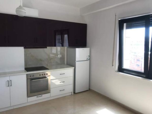 Tirane, jepet me qera apartament 50 m² 400 Euro