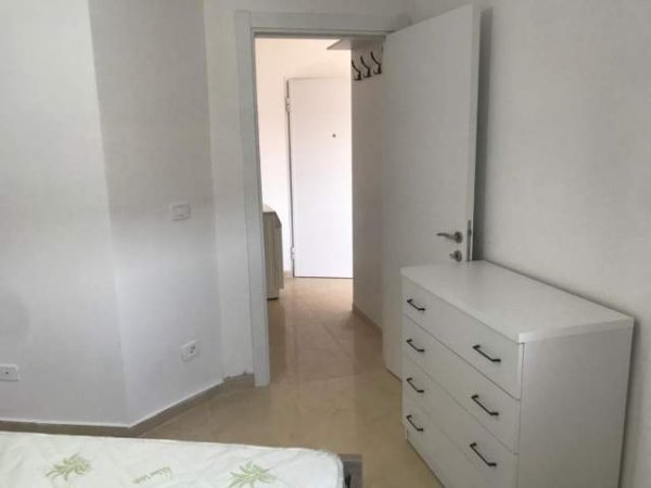 Tirane, jepet me qera apartament 50 m² 400 Euro