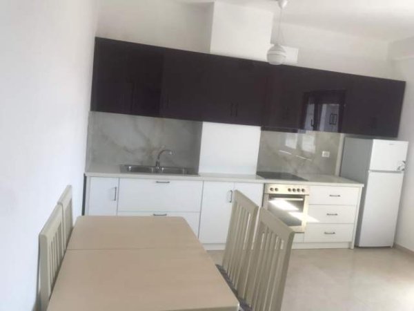 Tirane, jepet me qera apartament 50 m² 400 Euro