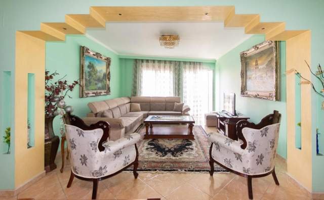 Tirane, jepet me qera apartament 159 m² 700 Euro