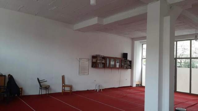 Tirane, shitet dyqan 60 m² 75.000 Euro
