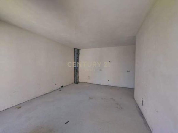 Bulevardi i Ri, Rruga Karl Gega, shitet apartament 2+1, Kati 3, 84 m² 108.000 Euro (Bulevardi i Ri)