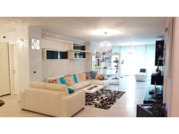 BLLOKU, SHESIM APARTAMENT LUKSOZ 3+1+2+POST PARKIMI, Kati 2, 230 m² 600.000 Euro