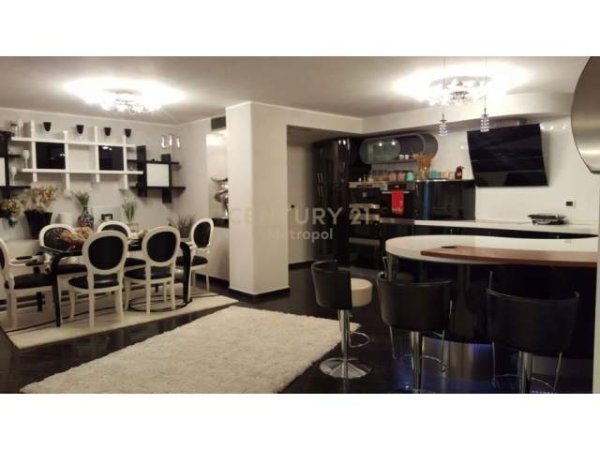 BLLOKU, SHESIM APARTAMENT LUKSOZ 3+1+2+POST PARKIMI, Kati 2, 230 m² 600.000 Euro