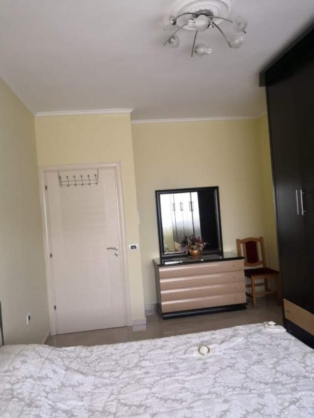 Tirane, jepet me qera apartament 2+1+BLK Kati 8, 94 m² 400 Euro (loni ligori)