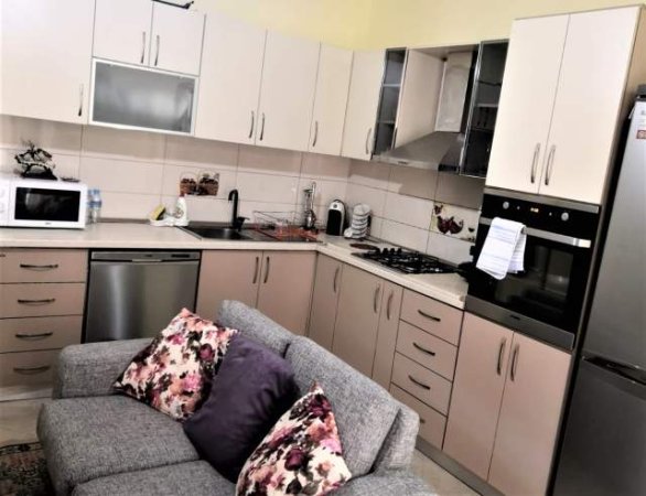 Tirane, jepet me qera apartament 2+1+BLK Kati 8, 94 m² 400 Euro