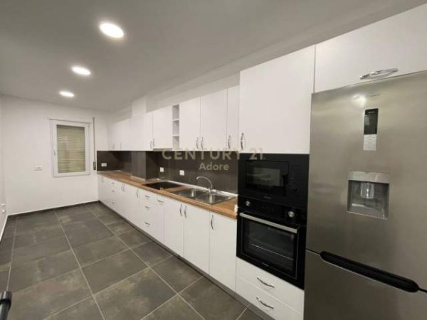 Tirane, jepet me qera apartament 2+1+BLK Kati 3, 121 m² 600 Euro (Liqeni i Thate)