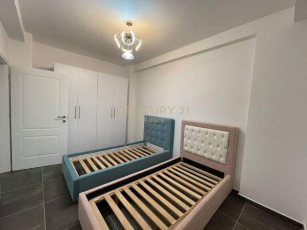 Tirane, jepet me qera apartament 2+1+BLK Kati 3, 121 m² 600 Euro (Liqeni i Thate)