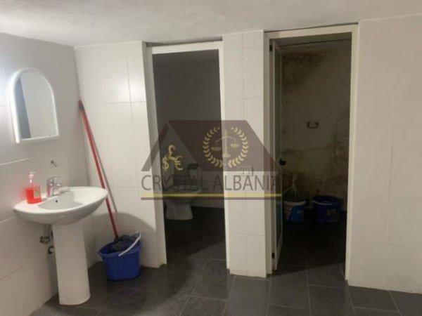 Tirane, jepet me qera ambjent biznesi Kati 1, 150 m² 800 Euro