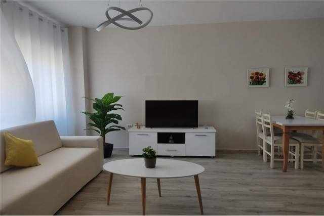 Tirane, jepet me qera apartament 1+1 Kati 4, 65 m² 350 Euro