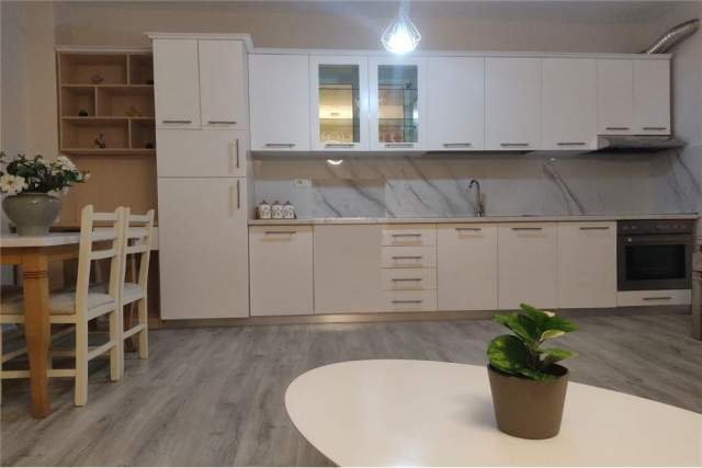 Tirane, jepet me qera apartament 1+1 Kati 4, 65 m² 350 Euro