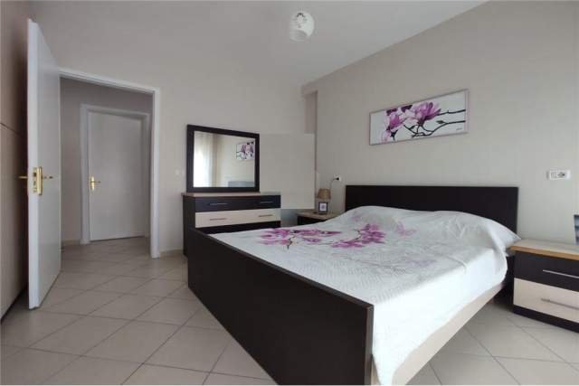 Tirane, jepet me qera apartament 1+1 Kati 4, 65 m² 350 Euro