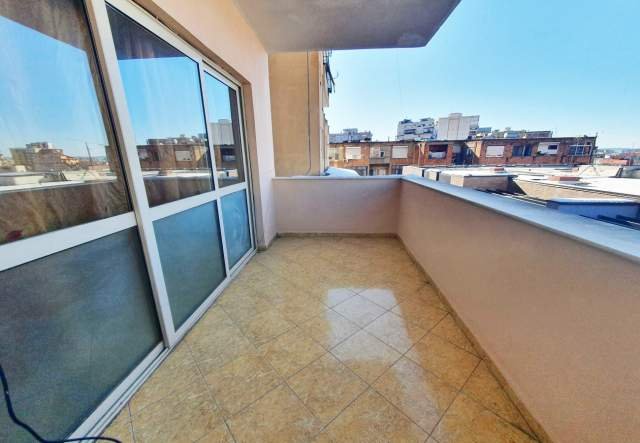 Tirane, jepet me qera apartament 60 m² 300 Euro