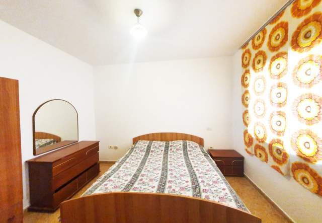 Tirane, jepet me qera apartament 60 m² 300 Euro