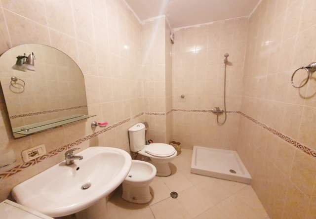 Tirane, jepet me qera apartament 60 m² 300 Euro