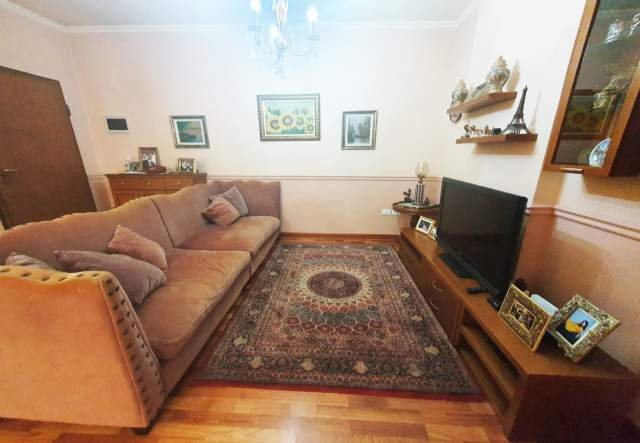 Tirane, jepet me qera apartament 120 m² 800 Euro