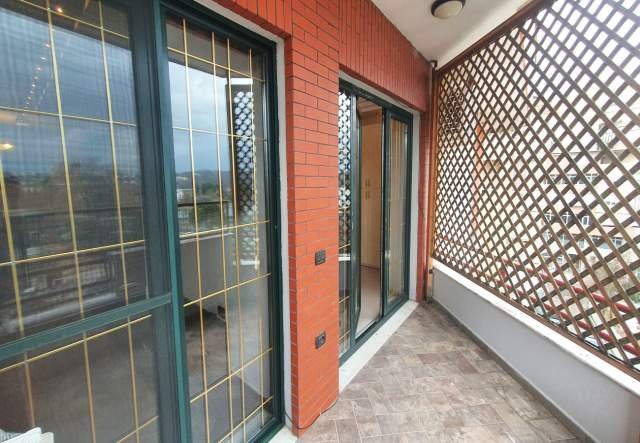 Tirane, jepet me qera apartament 114 m² 600 Euro