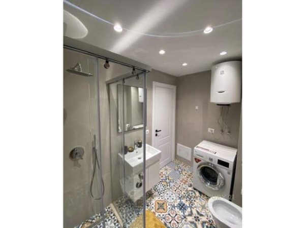 Tirane, jepet me qera apartament 2+1 Kati 8, 112 m² 750 Euro (fusha e aviacionit)