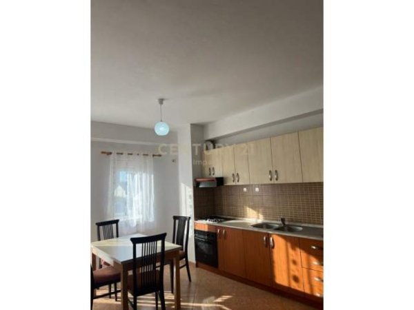 Tirane, jepet me qera apartament 2+1+BLK Kati 3, 94 m² 300 Euro (rruga sadik petrela)