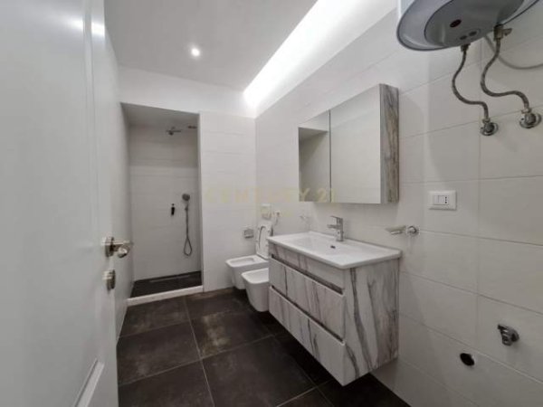 Tirane, jepet me qera apartament 2+1+BLK Kati 3, 117 m² 600 Euro (Ish Parku)