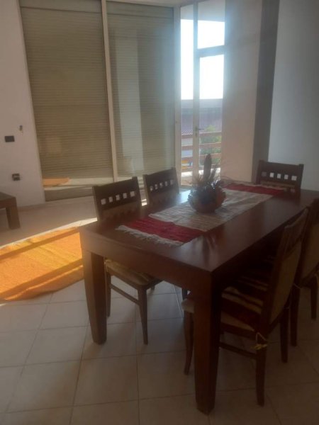 Tirane, jepet me qera apartament 2+1+BLK Kati 2 200