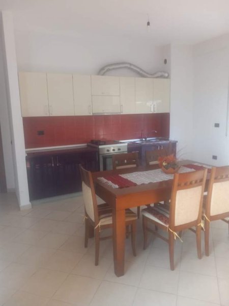 Tirane, jepet me qera apartament 2+1+BLK Kati 2 200