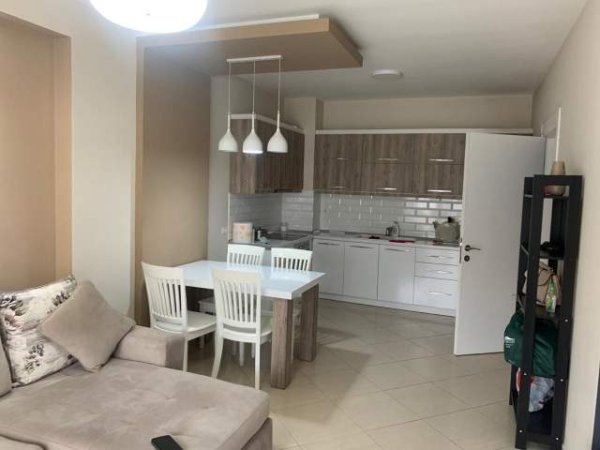 Tirane, jepet me qera apartament 1+1+BLK Kati 3, 84 m² 400 Euro (Komuna e Parisit)