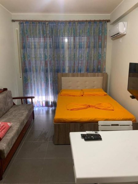 Shengjin, jepet me qera apartament 1+1+A+BLK
