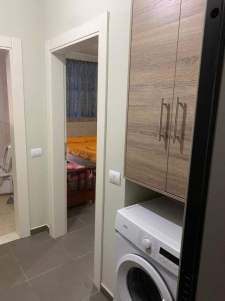 Shengjin, jepet me qera apartament 1+1+A+BLK