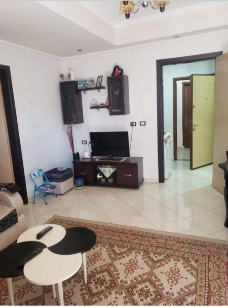 Gjirokaster, jepet me qera apartament 2+1 Kati 1, 65 m² 25.000 Leke