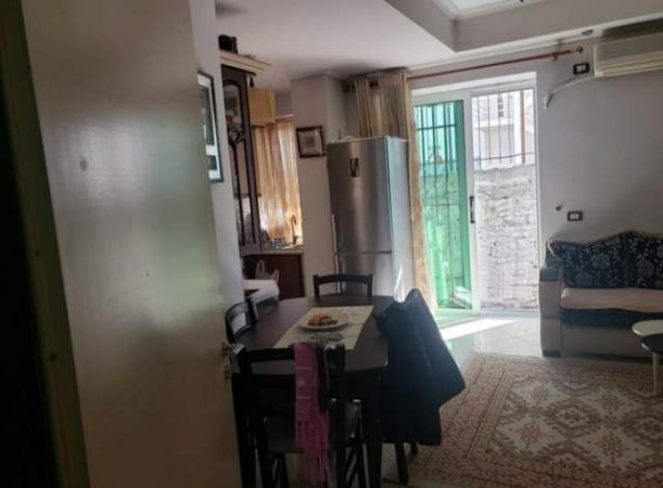 Gjirokaster, jepet me qera apartament 2+1 Kati 1, 65 m² 25.000 Leke