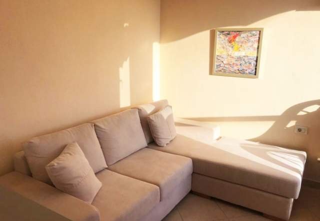 Tirane, jepet me qera apartament 143 m² 600 Euro