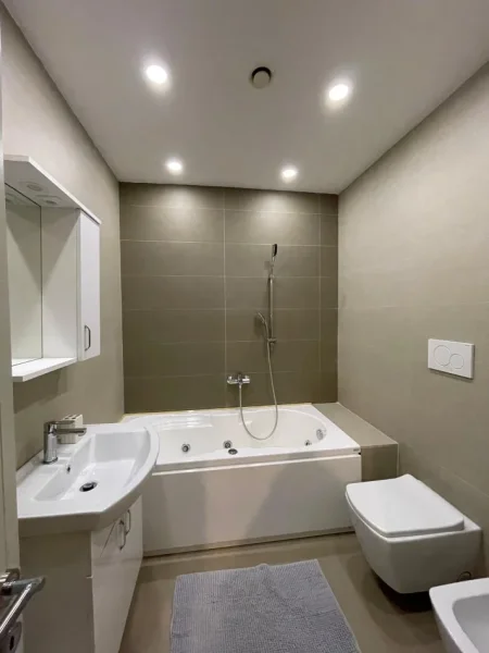 Jepet me qira apartament 3+1+2 ne Rrugen Siri Kodra prane Hotel Black Diamond