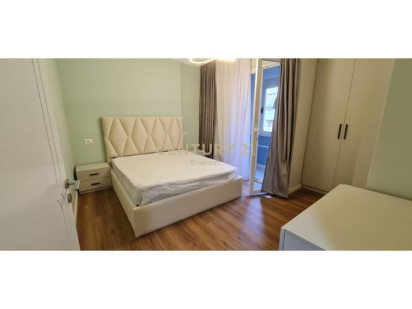 Komuna Parisit, Japim me Qira Apartament 1+1
 Prane "Kristal Center" Tirana, Albania