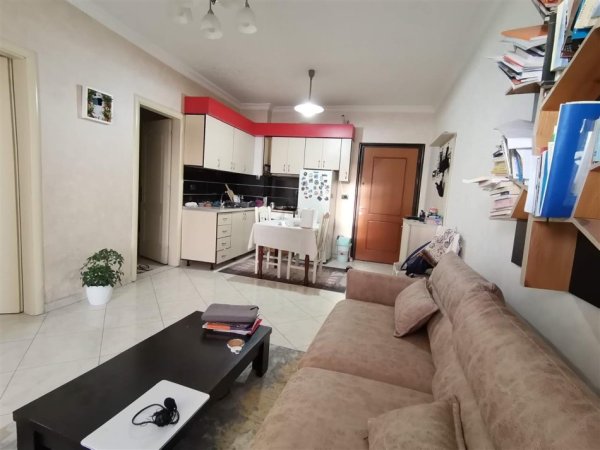 QERA APARTAMENT 1+1 UNAZE E RE TIRANE