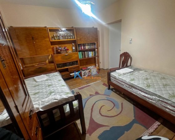 Apartament 3+1 per qira ne Rrugen Ferit Xhajko, perballe ish