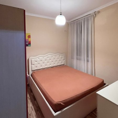 Jepet me qera apartament 1+1 tek rruga petro nini luarasi