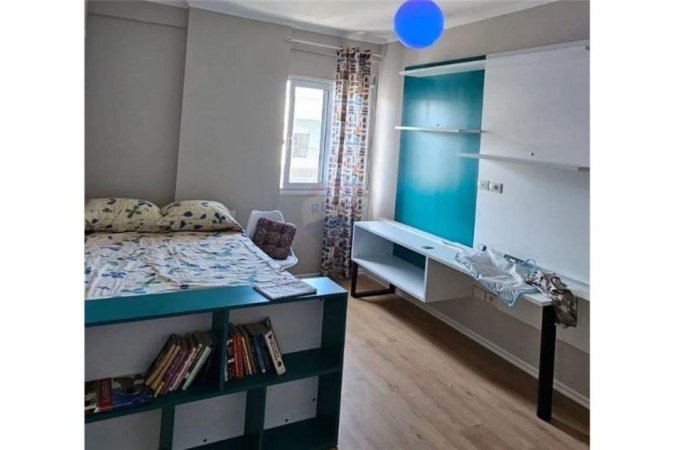 Shitet apartament te ish kombinati peshkut