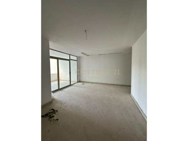 SHITET APARTAMENT 2+1/ 108 m2 NE HYRJEN E DURRËSIT, PRANË UJËSJELLËSIT (UKD)!