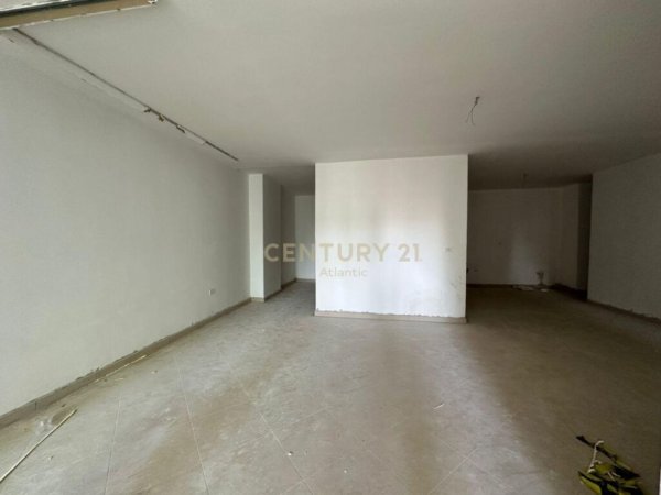 SHITET APARTAMENT 2+1/ 108 m2 NE HYRJEN E DURRËSIT, PRANË UJËSJELLËSIT (UKD)!