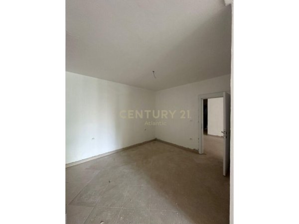 SHITET APARTAMENT 2+1/ 108 m2 NE HYRJEN E DURRËSIT, PRANË UJËSJELLËSIT (UKD)!