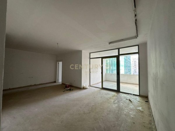 SHITET APARTAMENT 2+1/ 108 m2 NE HYRJEN E DURRËSIT, PRANË UJËSJELLËSIT (UKD)!