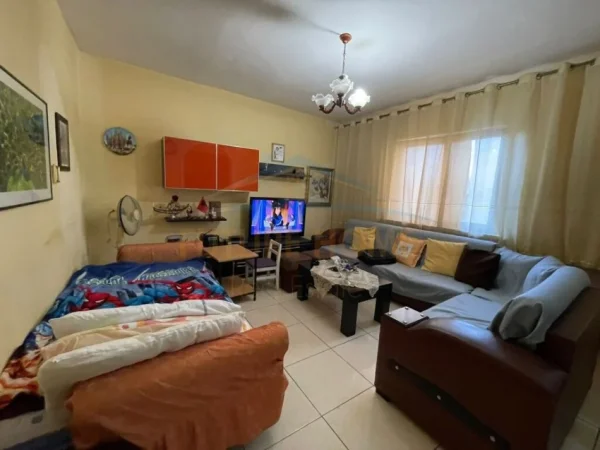 Shitet, Apartament 2+1, Rruga Kavajes,Ish Parku Autobuzave