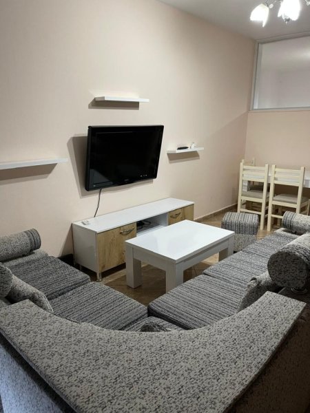 Qera Apartament 1+1, në Rrugën e Barrikadave, Tiranë.