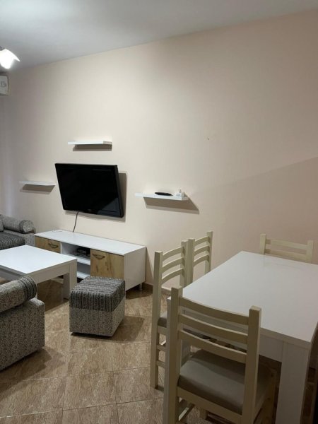 Qera Apartament 1+1, në Rrugën e Barrikadave, Tiranë.