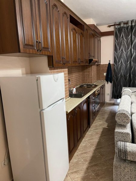 Qera Apartament 1+1, në Rrugën e Barrikadave, Tiranë.